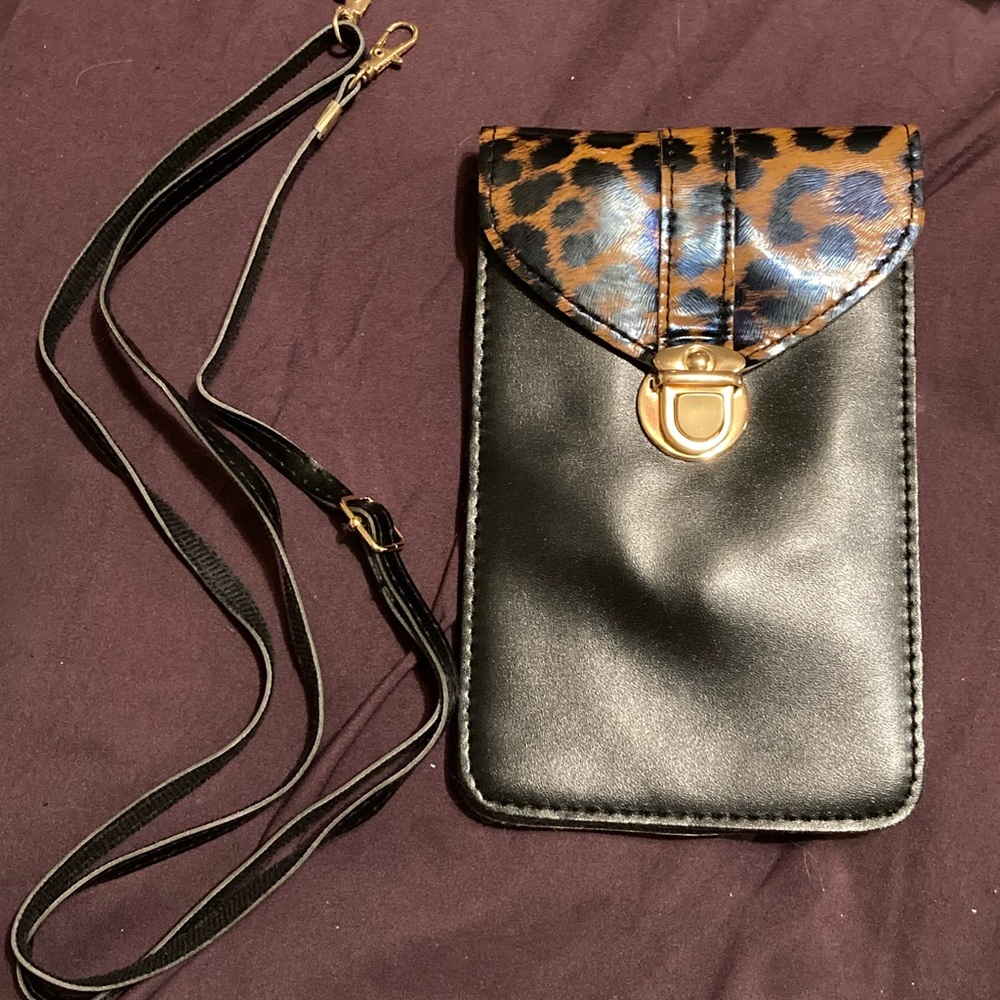 New Crossbody with Phone Pocket 8x5